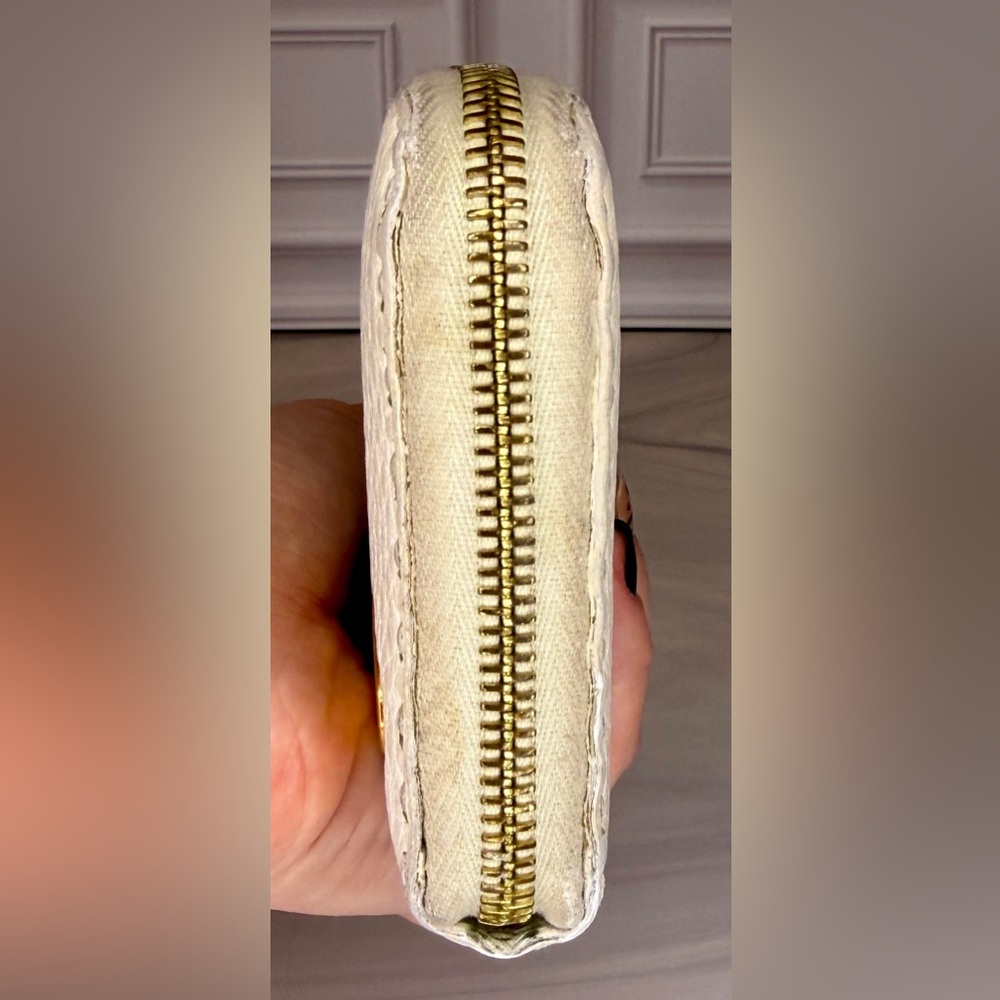 Fendi Selleria White Pebbled Leather Zip Around Wallet | Fendi Roma | Full Set - Picture 6 of 11